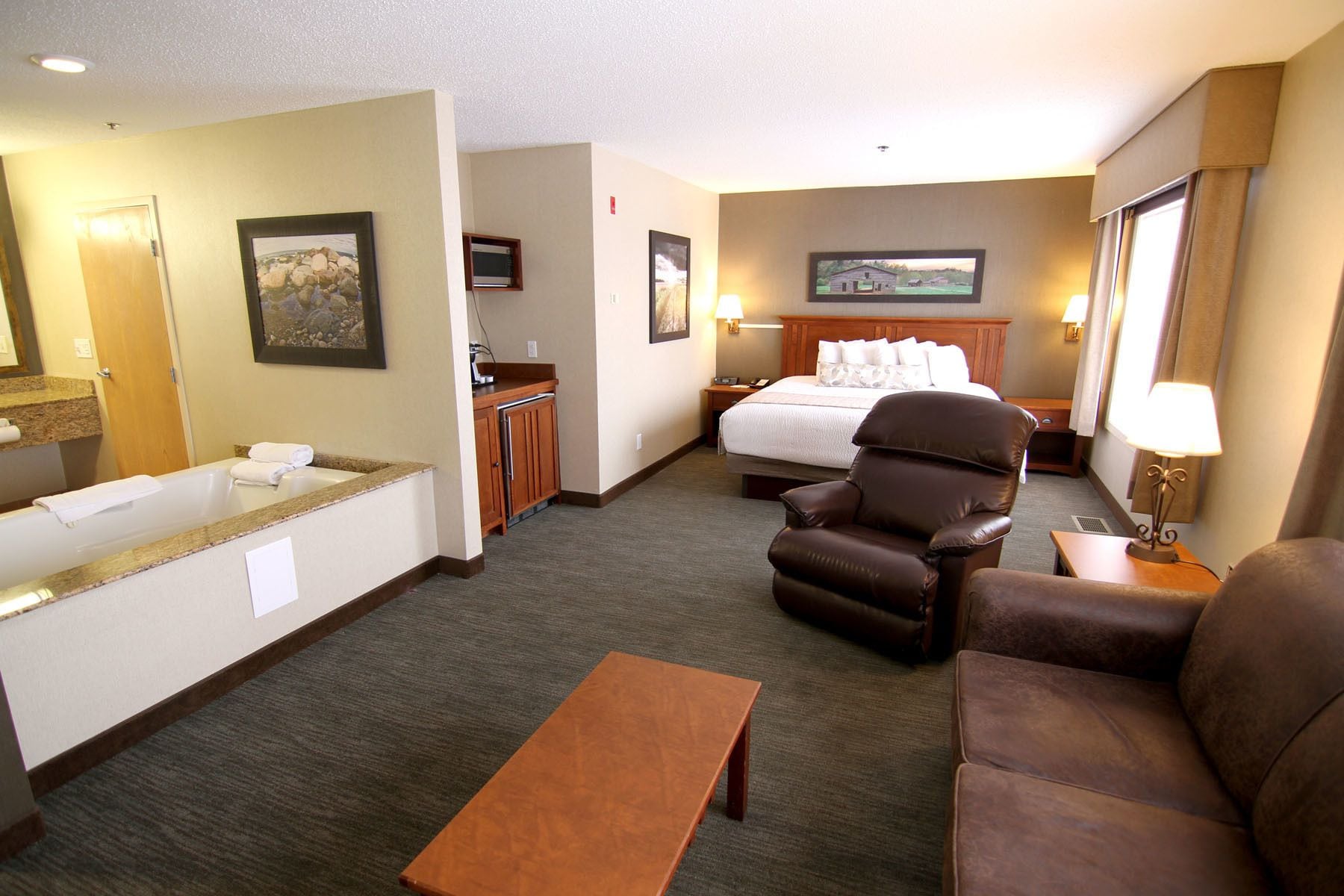 Suite, Jetted Tub | Premium bedding, down duvets, pillow-top beds, blackout curtains