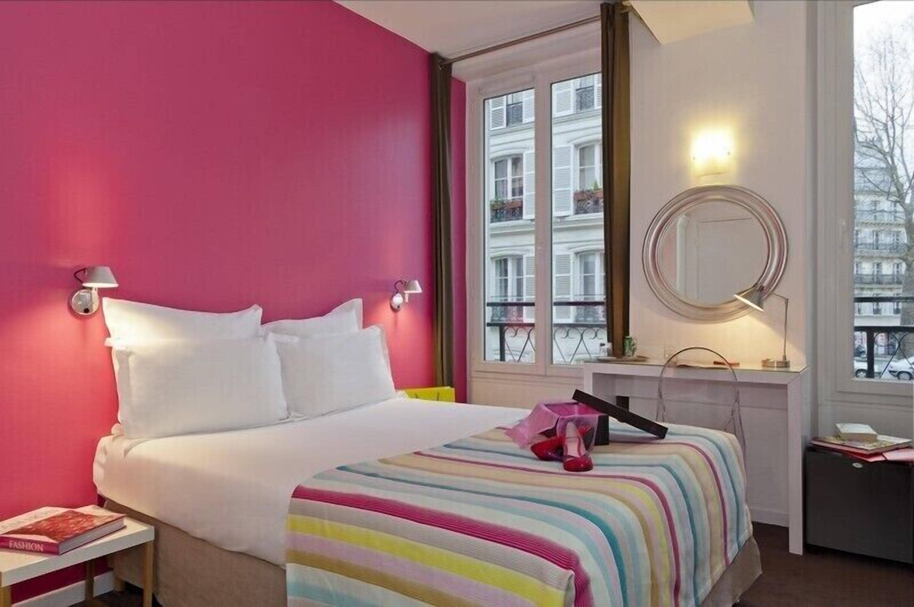 standard double room | premium bedding, minibar, in-room safe, desk
