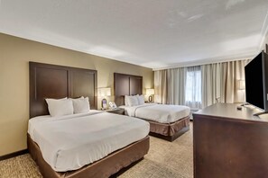 Habitación estándar, 2 camas Queen size, para no fumadores | Ropa de cama de alta calidad, camas con pillow-top y escritorio