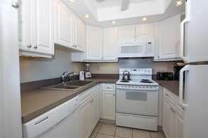 Fridge, microwave, stovetop, coffee/tea maker - Gulfview Manor Resort (Fort Myers Beach)