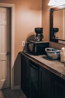 办公桌、笔记本电脑工作区、熨斗/熨衣板、免费 WiFi