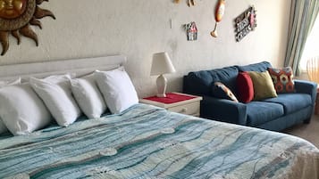 Studio | Individually decorated, individually furnished, free WiFi, bed sheets