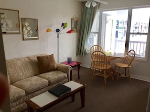 Suite, 1 Bedroom, Kitchenette | Living room