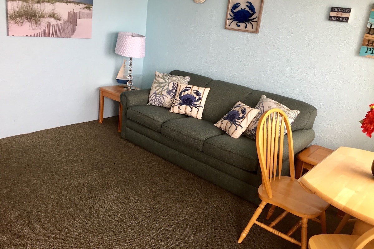 Suite, 1 Bedroom, Kitchenette | Living area | TV