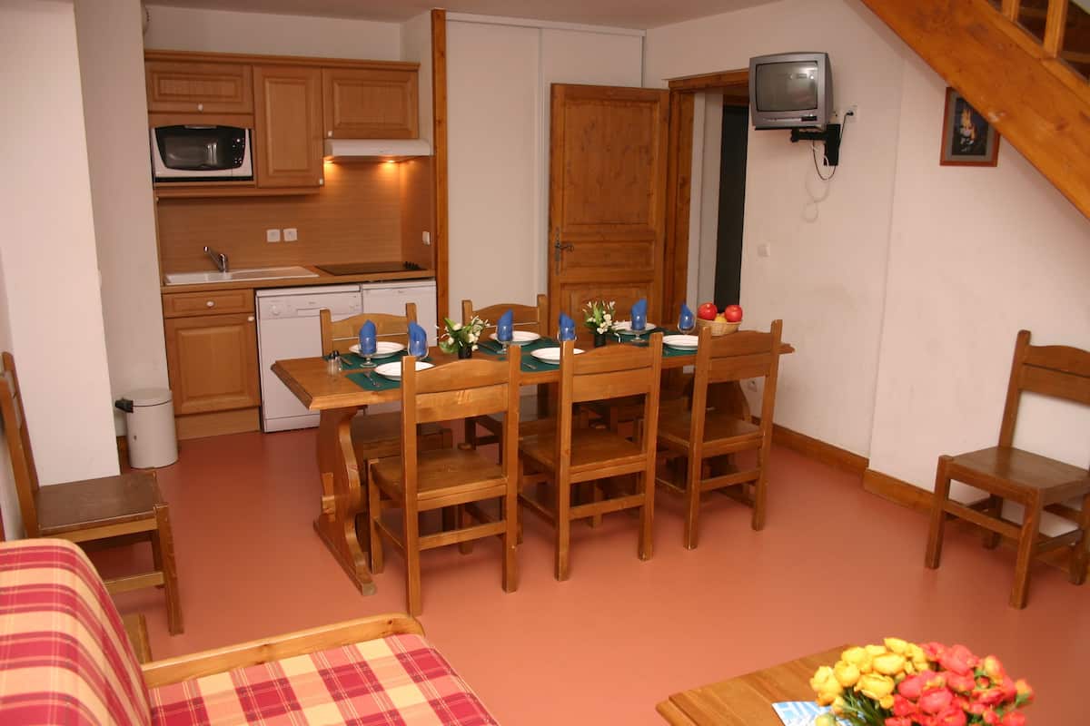 Fridge, microwave
