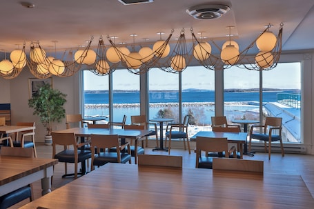 Food and drink. Oak Island Resort & Conference Centre