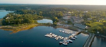 Oak Island Resort & Conference Centre