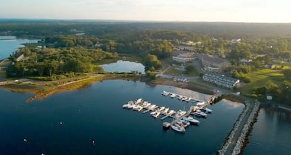Oak Island Resort & Conference Centre