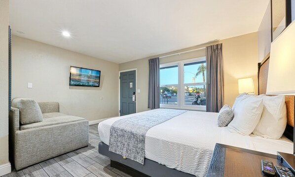 Suite, 1 grand lit et 1 canapé-lit, coin cuisine | Rideaux occultants, fer et planche à repasser, Wi-Fi gratuit