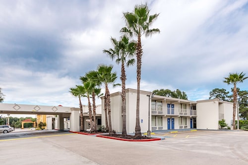 Motel 6 Cleveland, TX