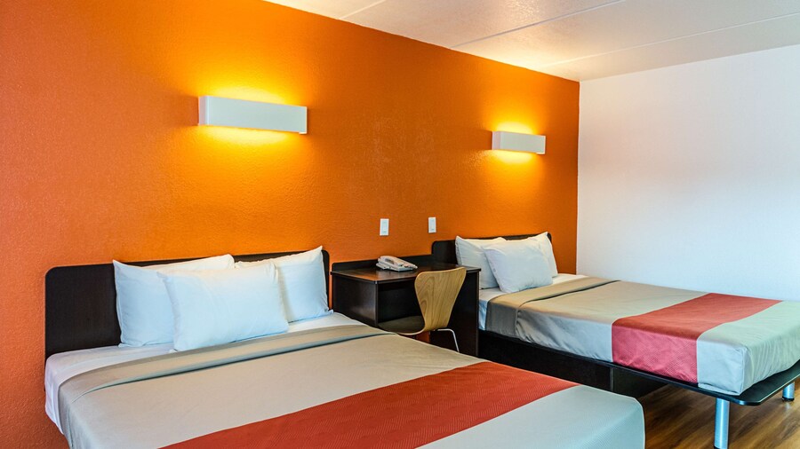 Motel 6 Cleveland, TX