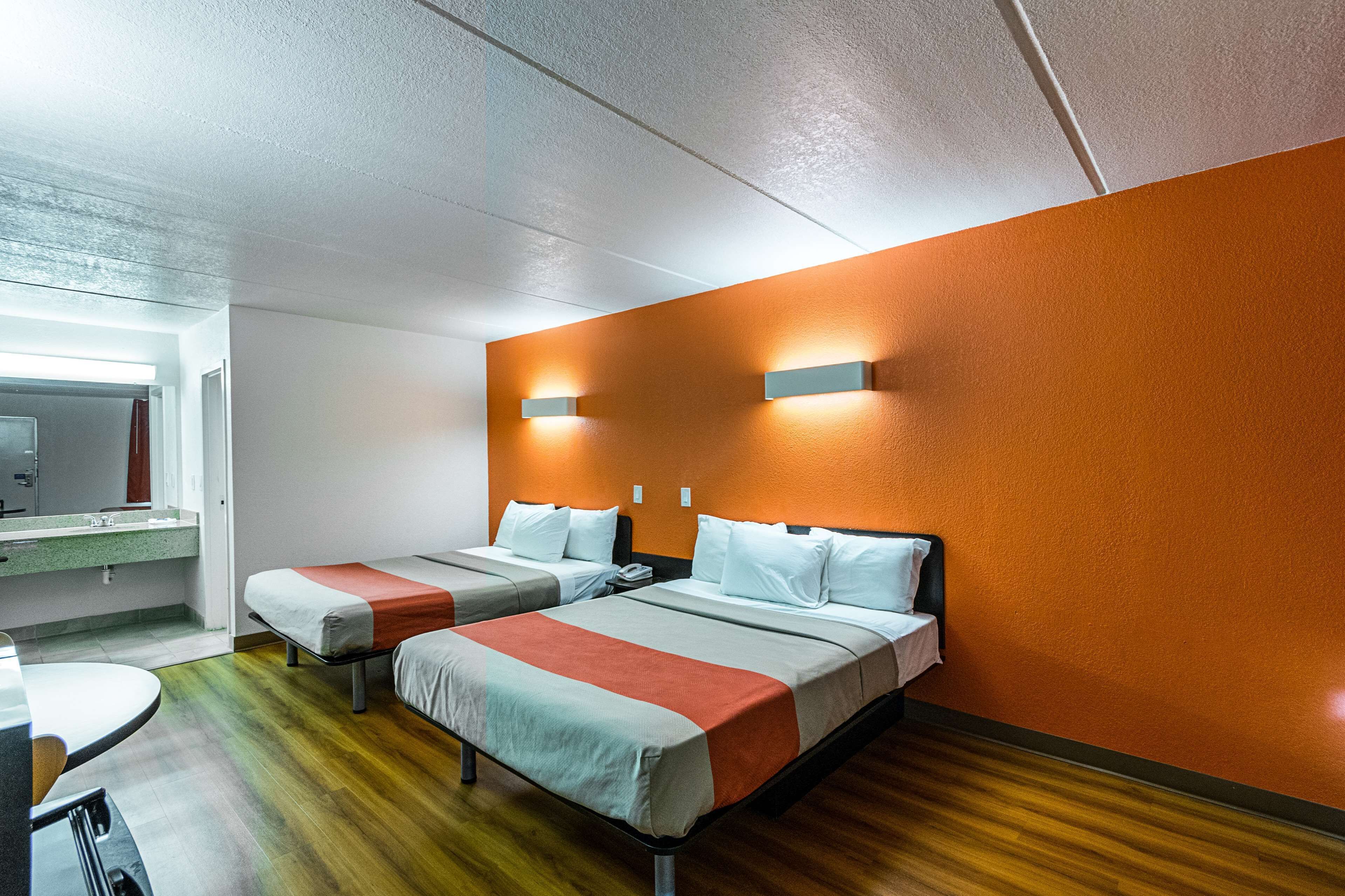 Wifi gratis y ropa de cama