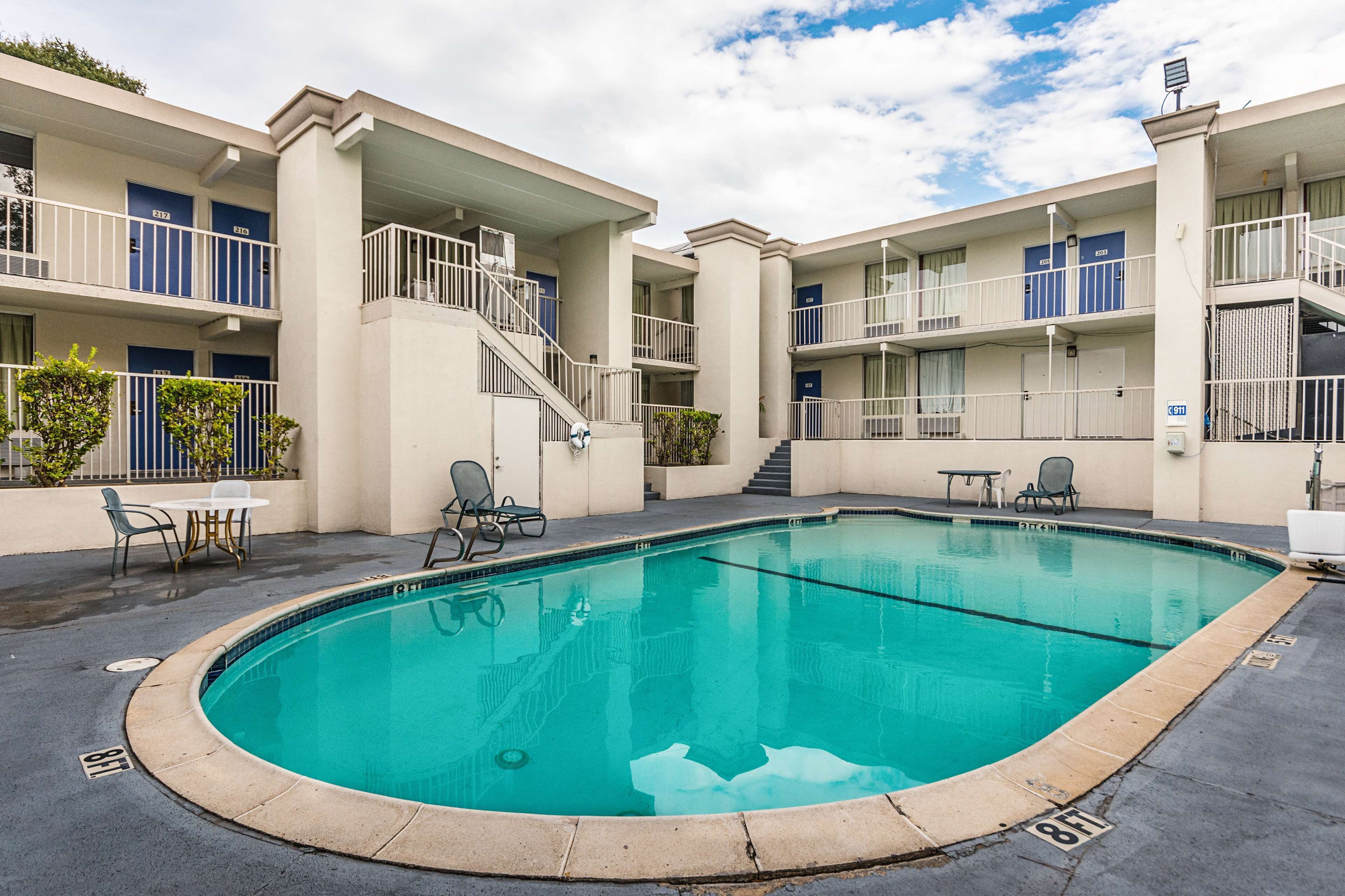 Piscine extérieure (ouverte en saison)