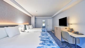 Quarto, 2 camas Queen, para não fumantes | 1 quarto, cofres nos quartos, cortinas blackout, quartos à prova de som