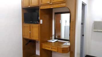 Habitación doble Deluxe | Escritorio y camas extra