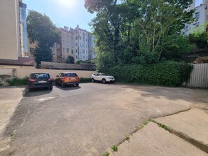 Self-parking (surcharge) 350 per day