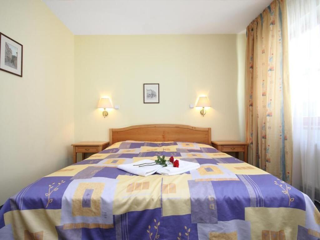 Desk, blackout drapes, free WiFi, bed sheets