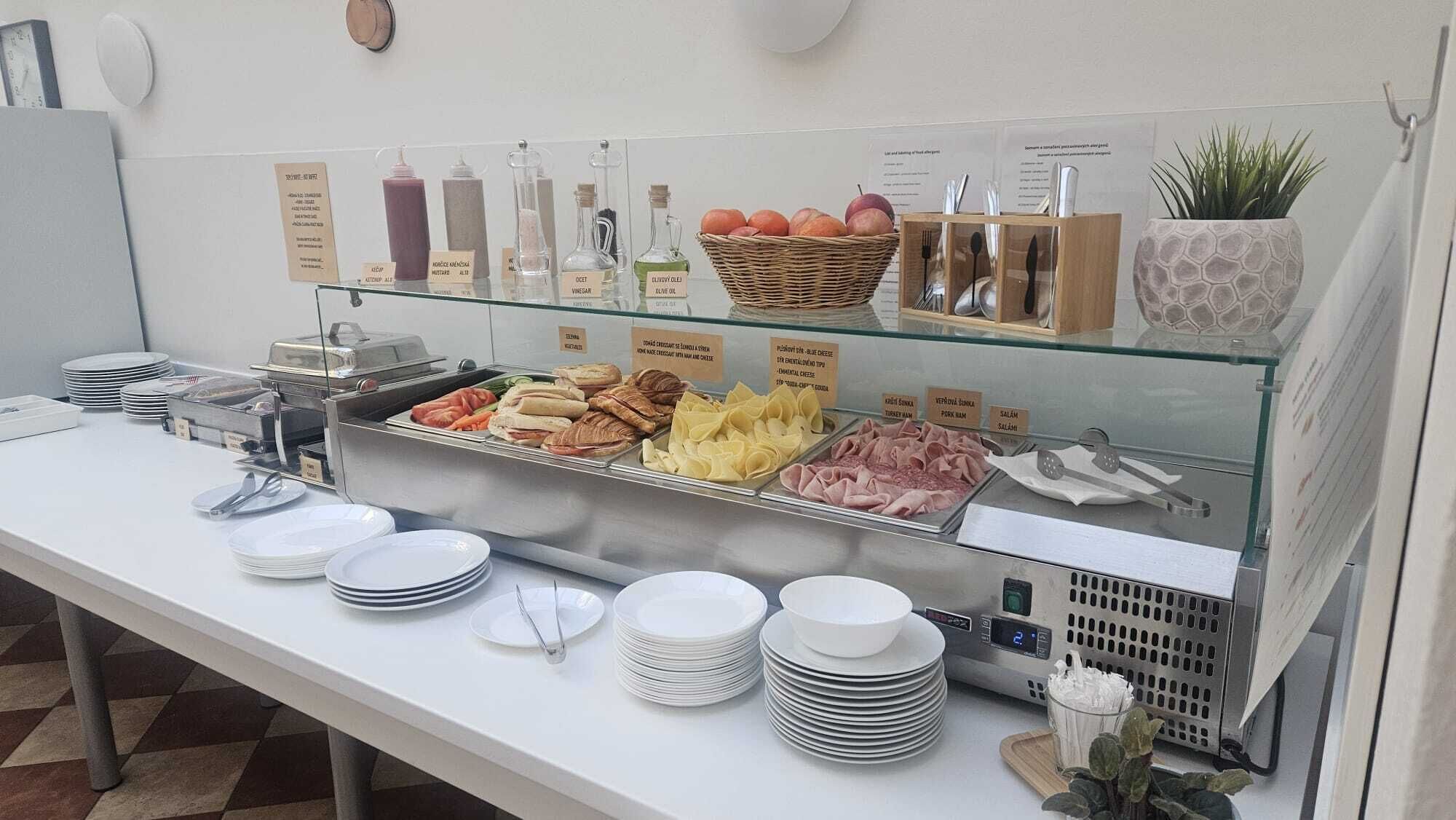 Der serveres morgenmad