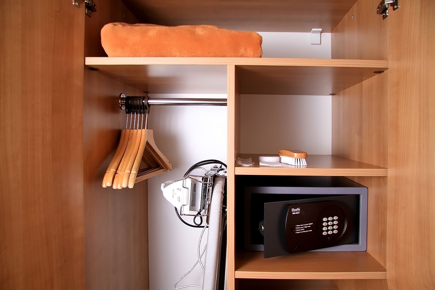 executive room, 2 single beds | in-room business centre