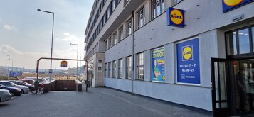 A Lidl store with a large sign advertising a 30,000 KR price reduction.