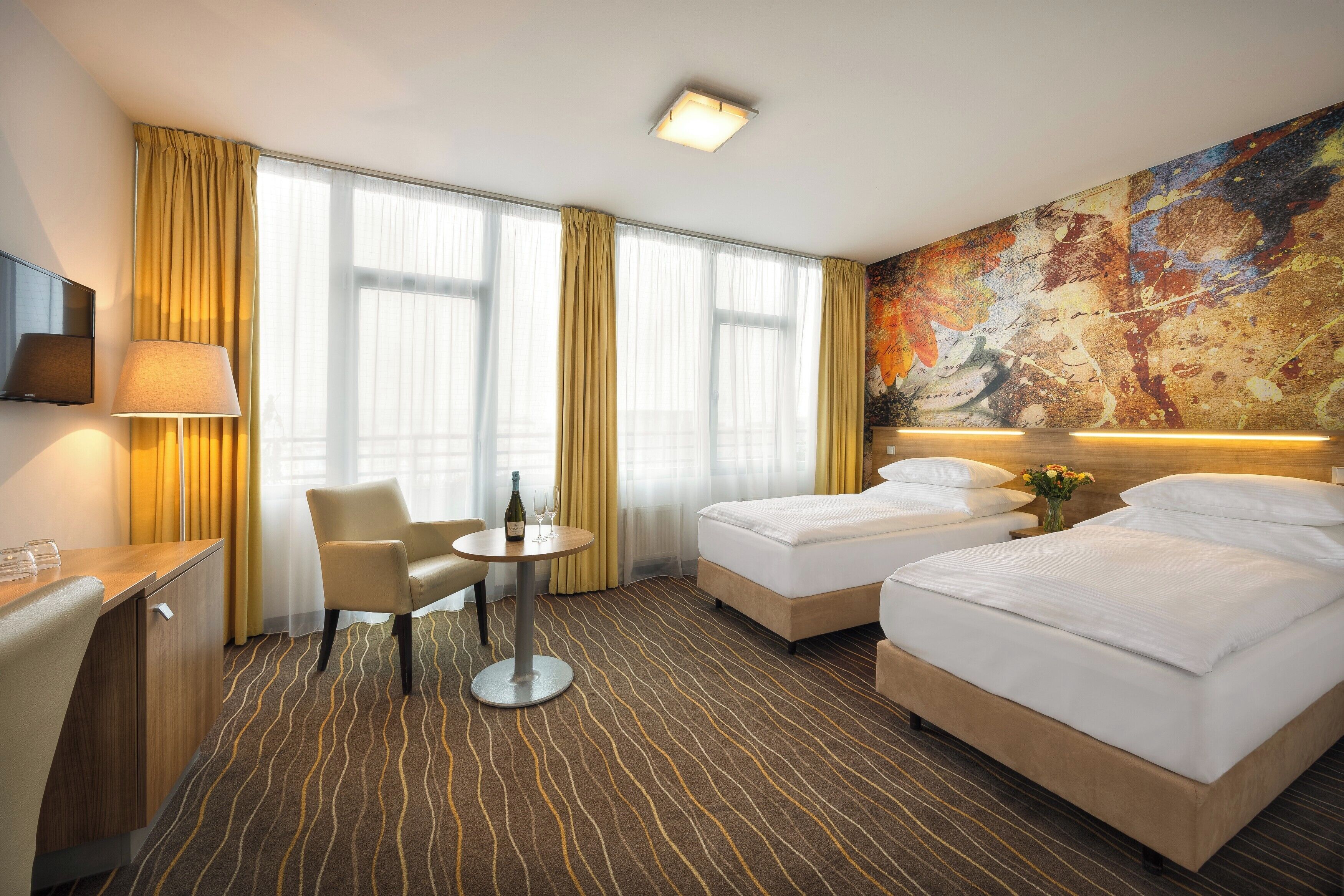 Allergitestet sengetøy, minibar, safe på rommet og skrivebord