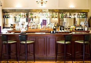 Serves lunch, dinner, and brunch - The Lismoyne Hotel (Fleet)