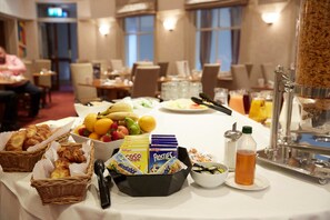 Daily full breakfast for a fee - The Lismoyne Hotel (Fleet)