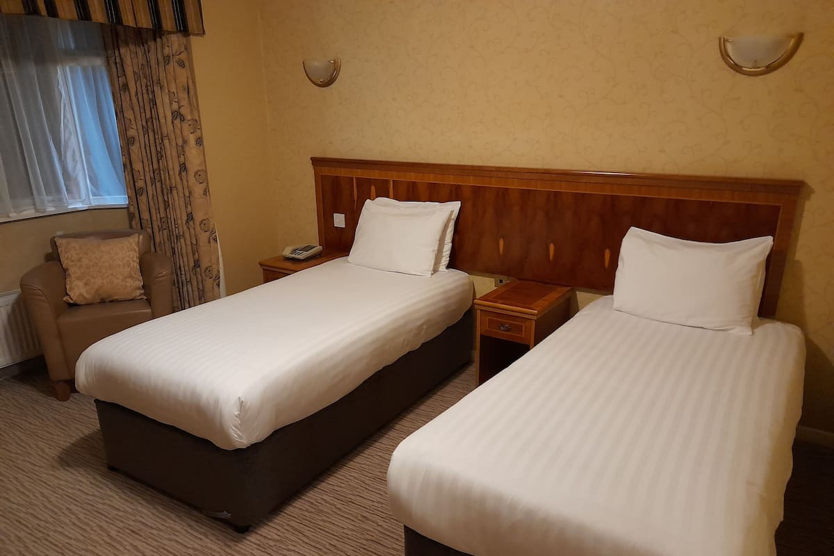 Twin Room | 1 bedroom, desk, laptop workspace, blackout drapes