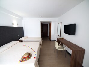 Chambre Double Standard | Coffres-forts dans les chambres, lits bébé (gratuits), Wi-Fi gratuit