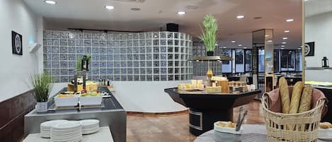 Lunch and dinner served, Mediterranean cuisine