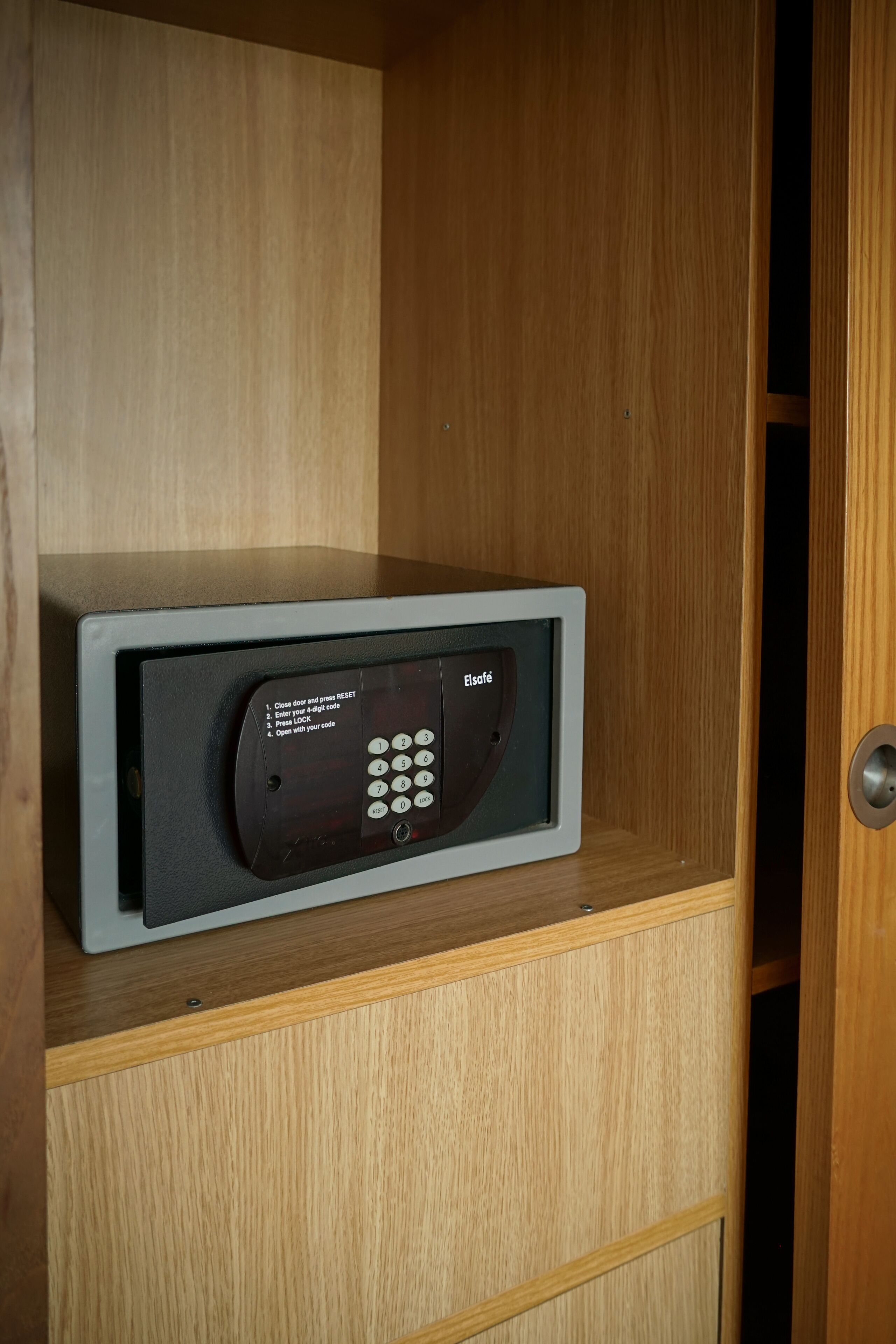 double or twin room | 1 bedroom, minibar, in-room safe, desk