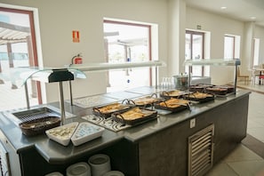 Desayuno buffet (EUR 10 por persona)