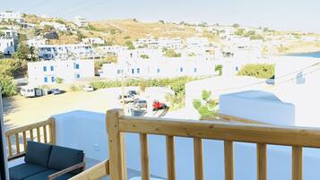 Superior Room (Outdoor Jetted Tub) | Terrace/patio