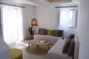 In-room safe, blackout curtains, free WiFi, bed sheets - Argo Hotel (Mykonos)