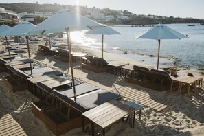 On the beach - Argo Hotel (Mykonos)