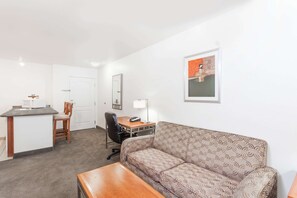 Studio Suite, 1 King Bed, Non Smoking | Premium bedding, pillow-top beds, desk, blackout curtains