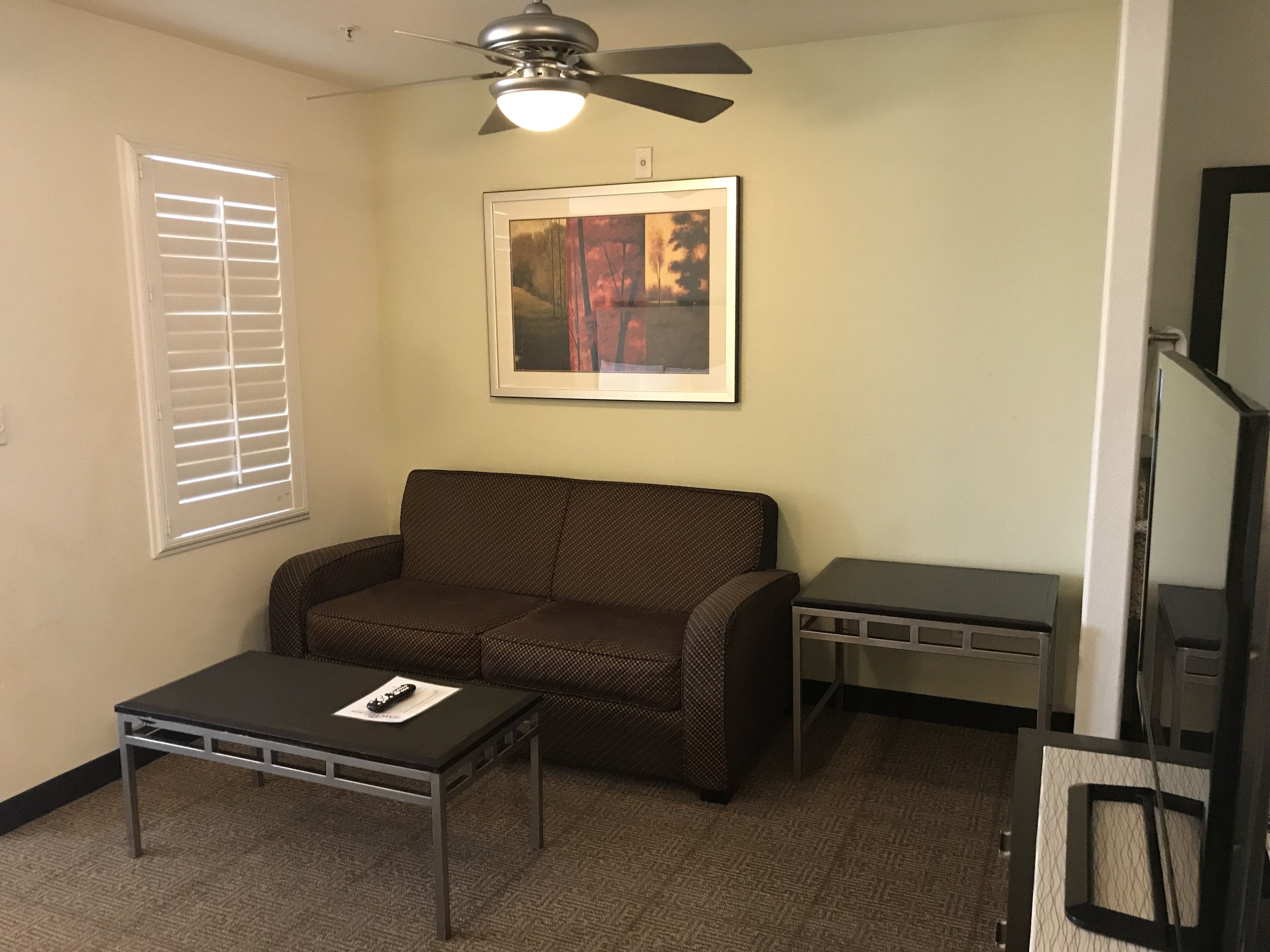 studio, 2 queen beds, non smoking | living area | 32-inch tv with cable channels
