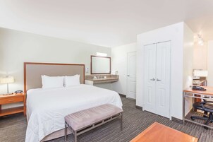 Ropa de cama de alta calidad, colchones con pillow-top y escritorio 