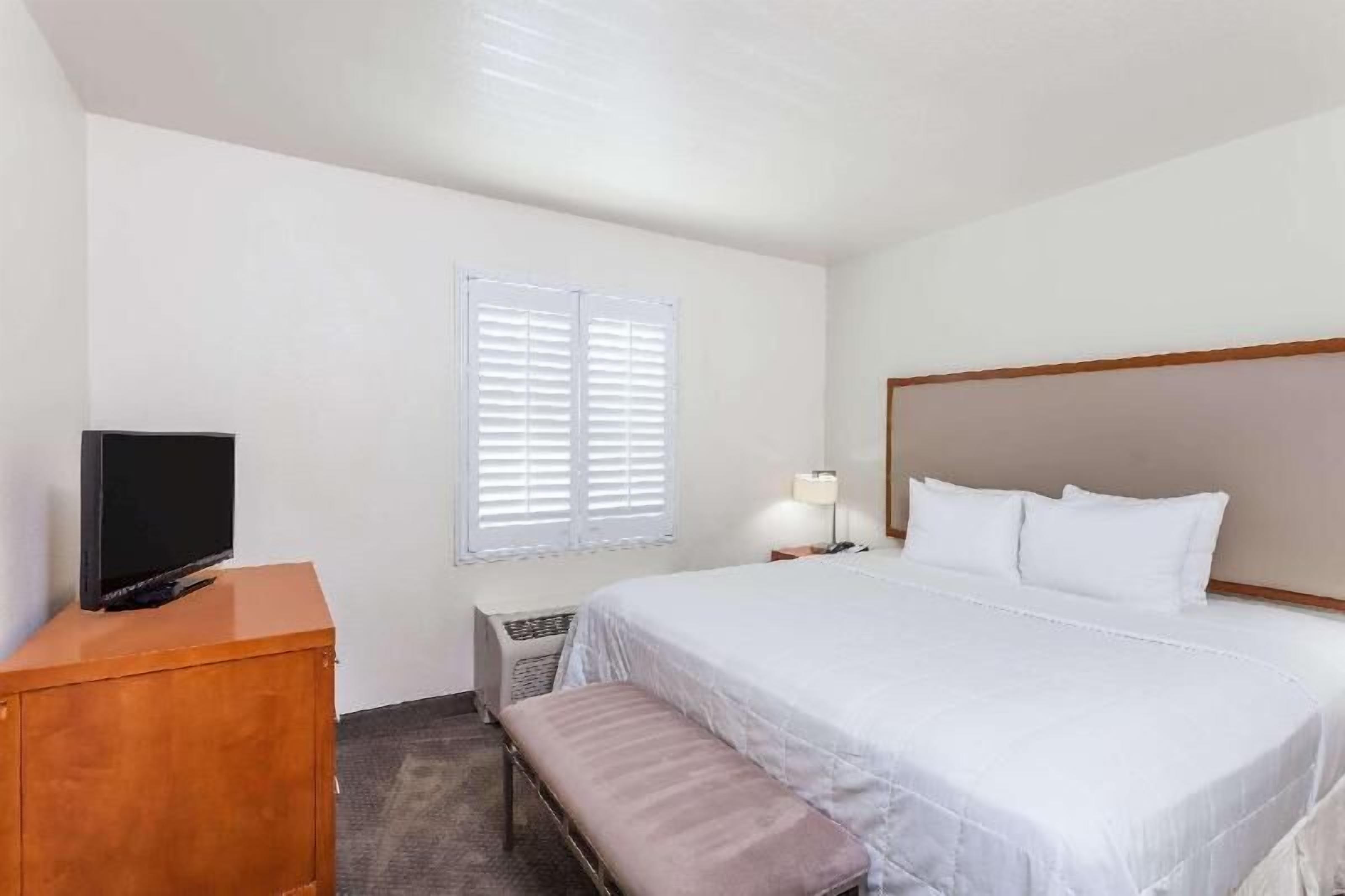 Premium bedding, pillowtop beds, desk, blackout drapes