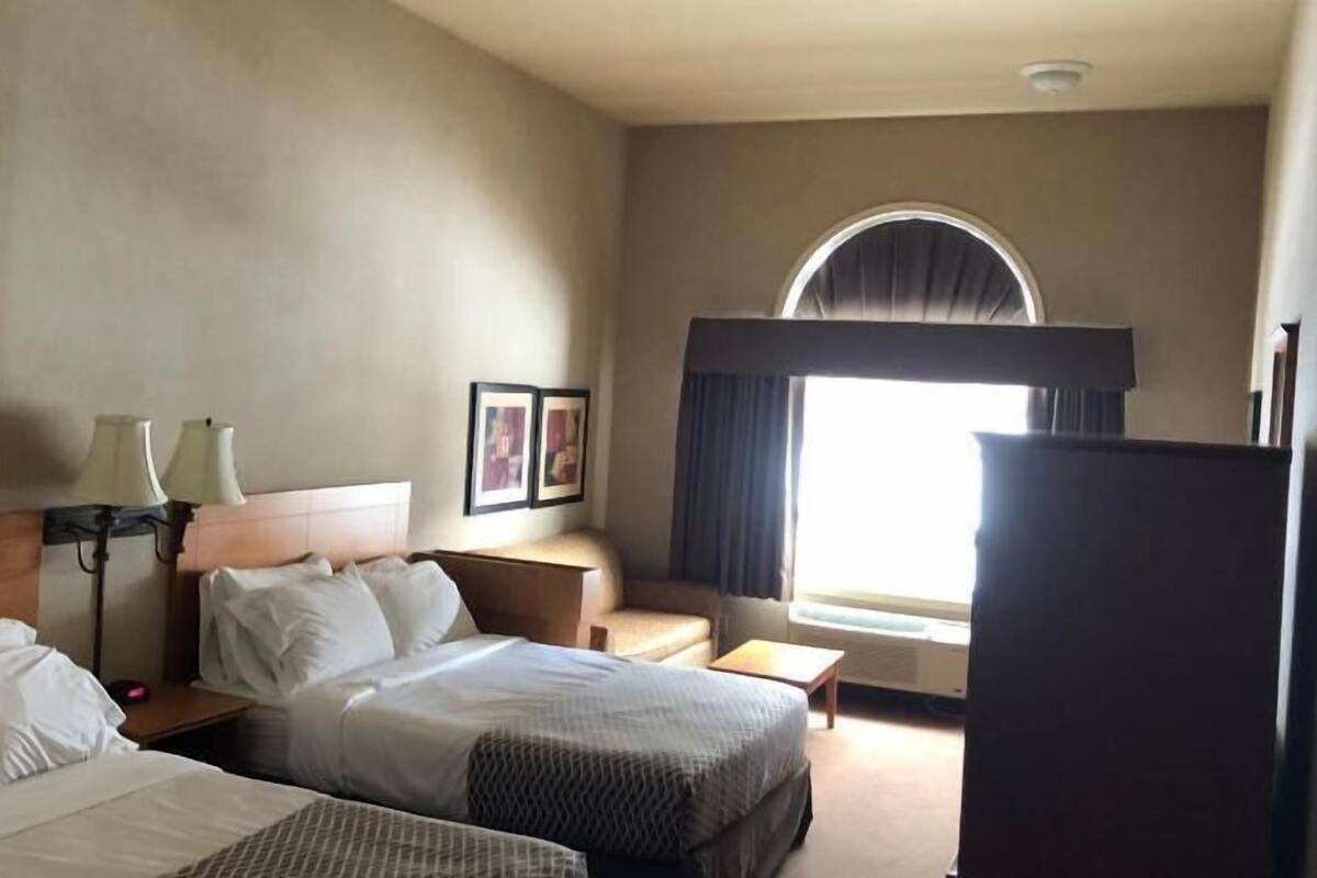 Cortinas blackout, tabla de planchar con plancha y wifi gratis