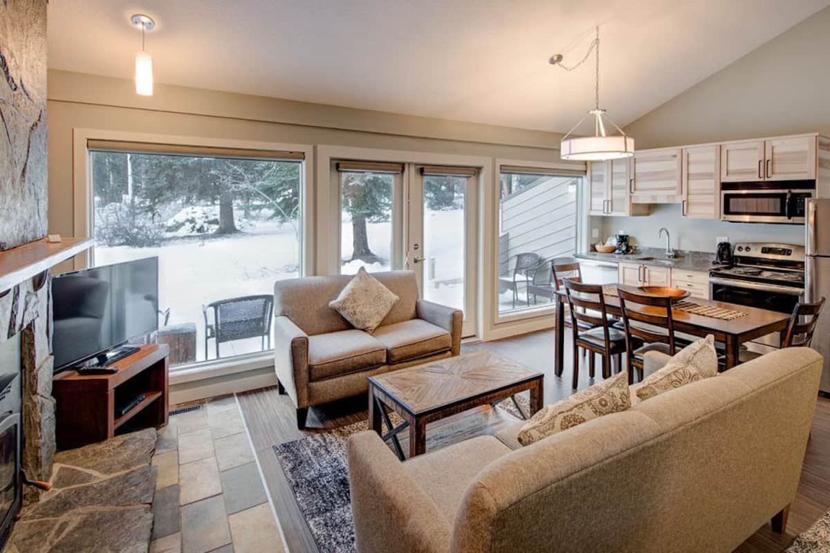 Living area | 50-inch TV with satellite channels, books