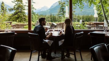 Breakfast and brunch served, local cuisine