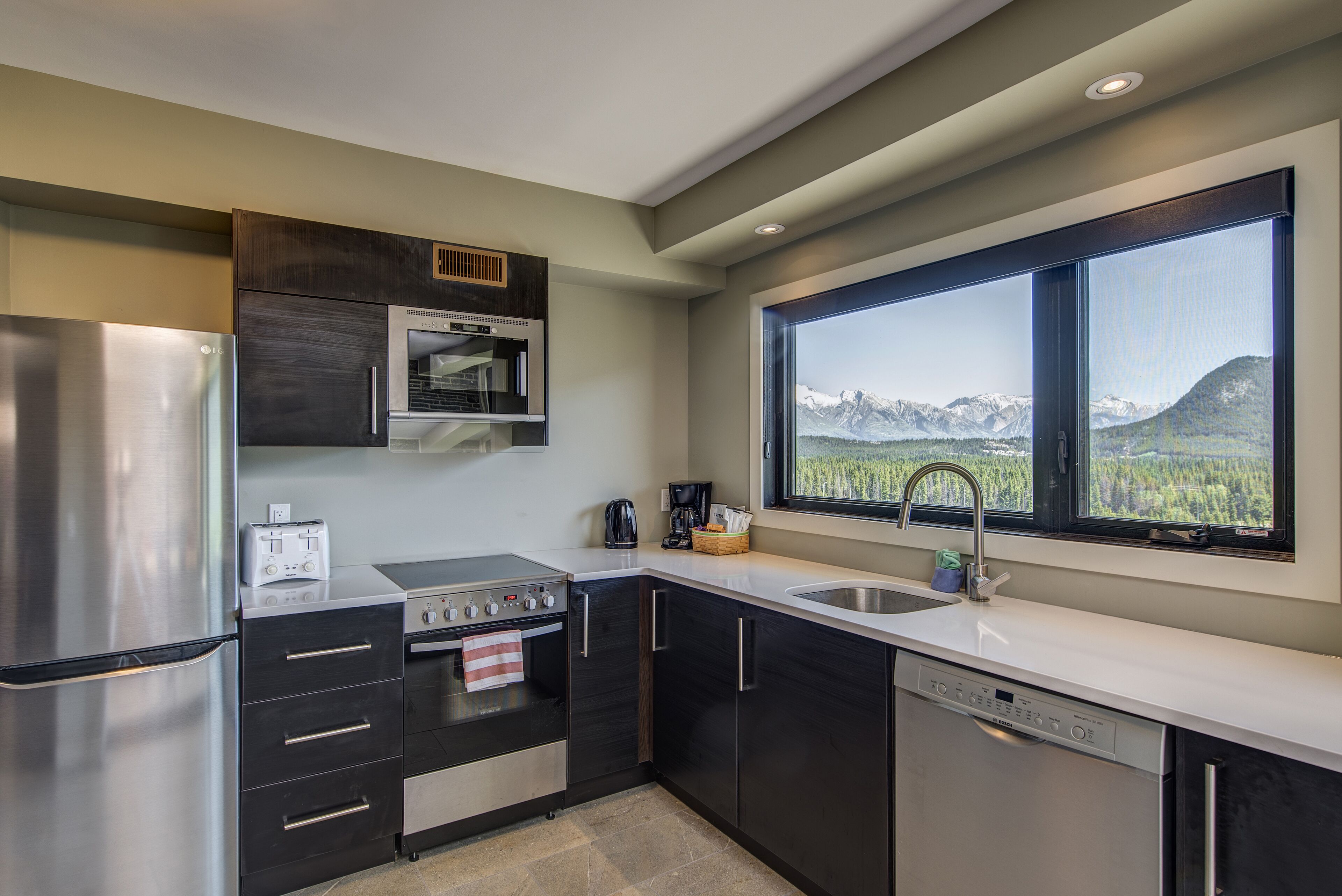 panoramic suite | private kitchen | mini-fridge, coffee/tea maker, electric kettle