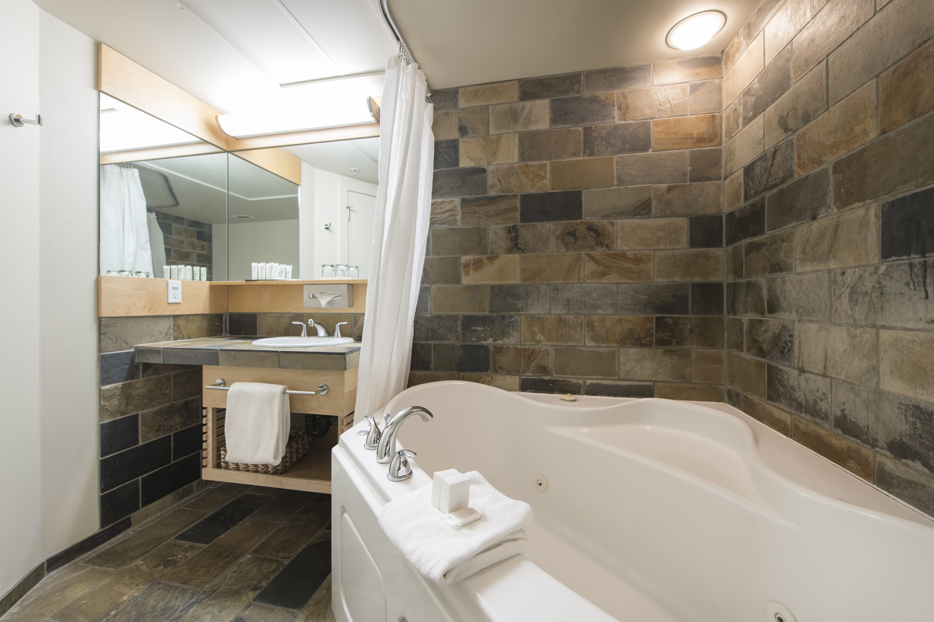 studio suite | bathroom | separate bathtub and shower, deep-soaking bathtub, free toiletries