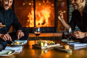 Breakfast and brunch served - The Juniper Hotel (Banff)