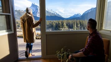 Habitación Deluxe, 1 cama King size, vista a la montaña (Deluxe Valley King) | Ropa de cama de alta calidad, camas con pillow-top y cortinas blackout