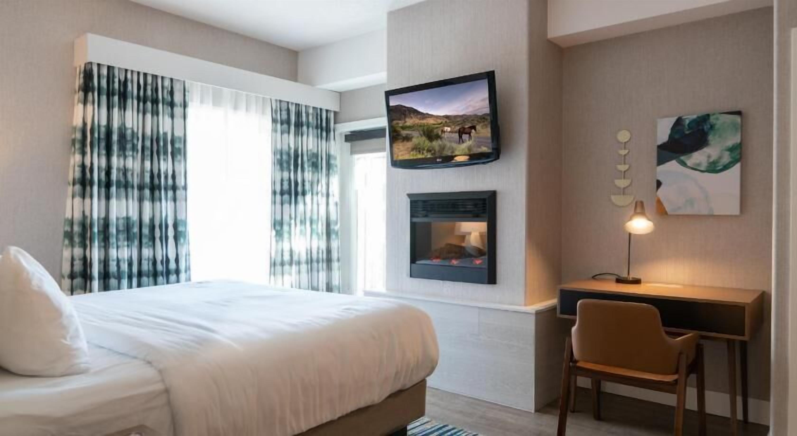 Premium bedding, in-room safe, desk, soundproofing