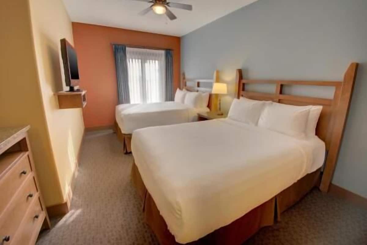 Premium bedding, in-room safe, desk, soundproofing