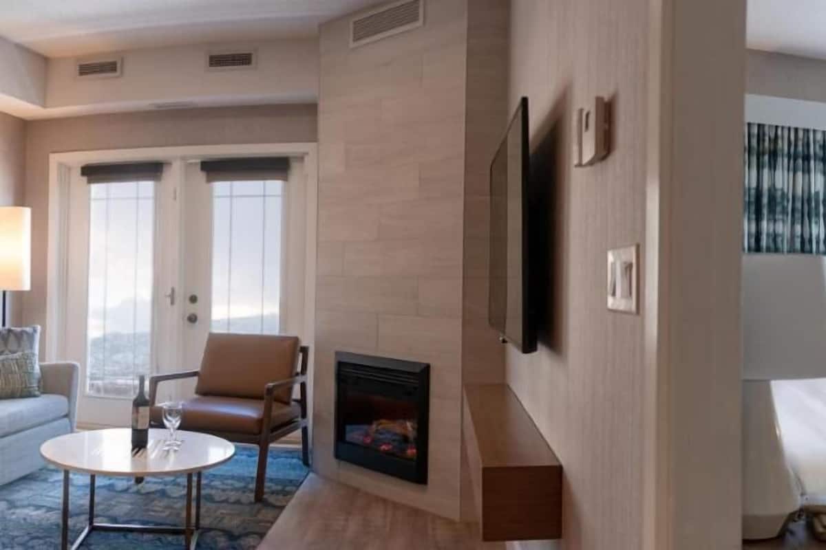 Premium bedding, in-room safe, desk, soundproofing