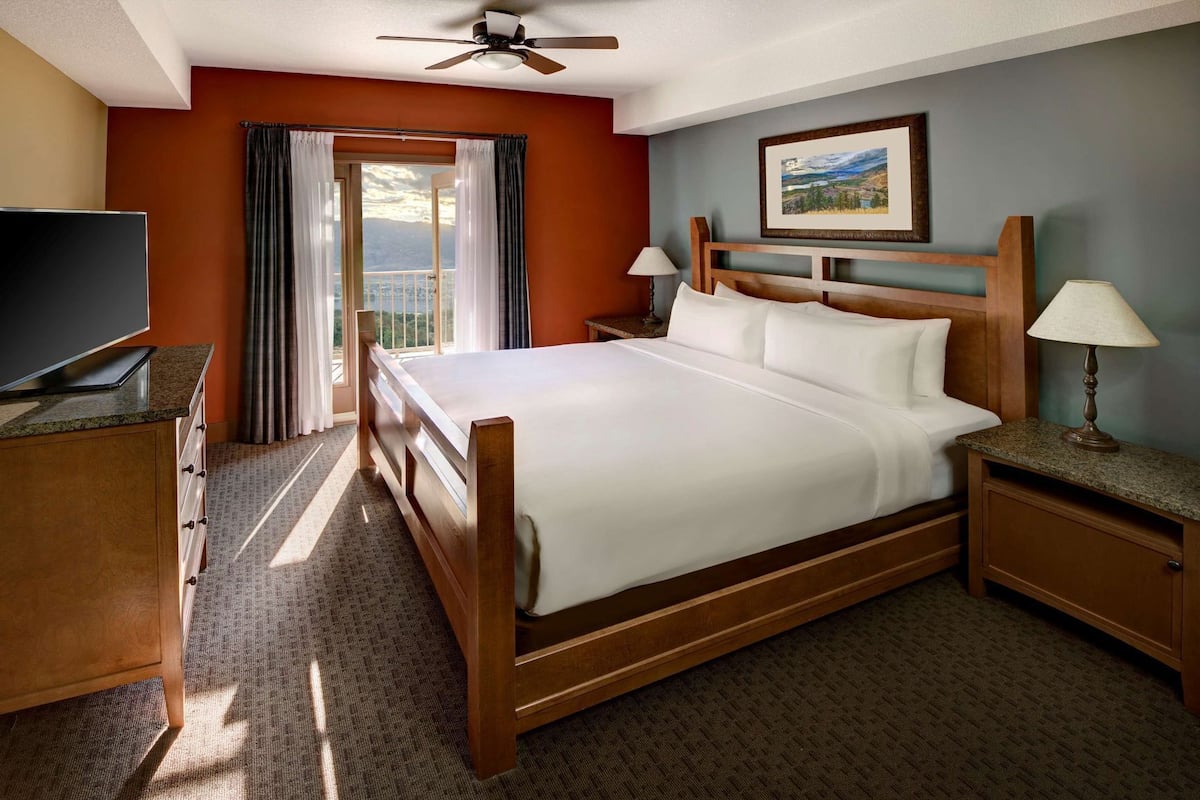 Premium bedding, in-room safe, desk, soundproofing